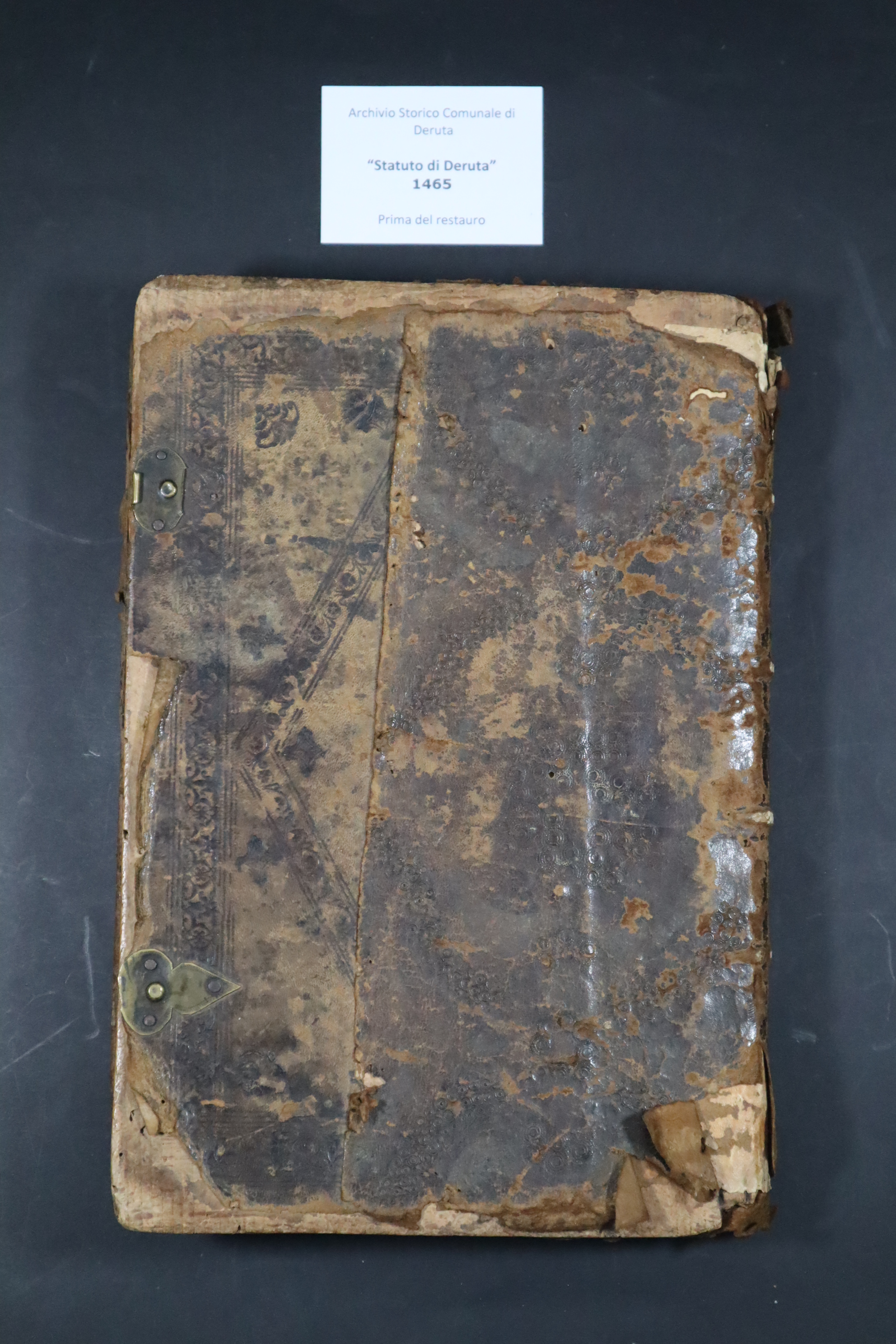 Statuto di Deruta del 1465, prima del restauro.